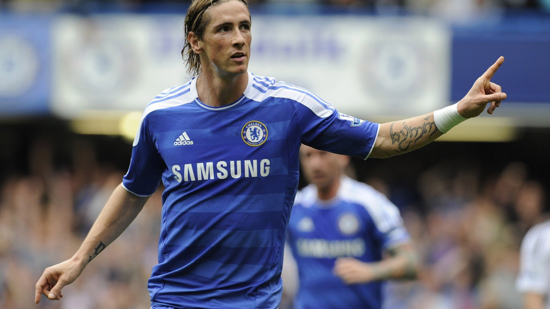 《虚拟竞技新纪元：电竞中的区块链应用探索》，虚拟电竞战队